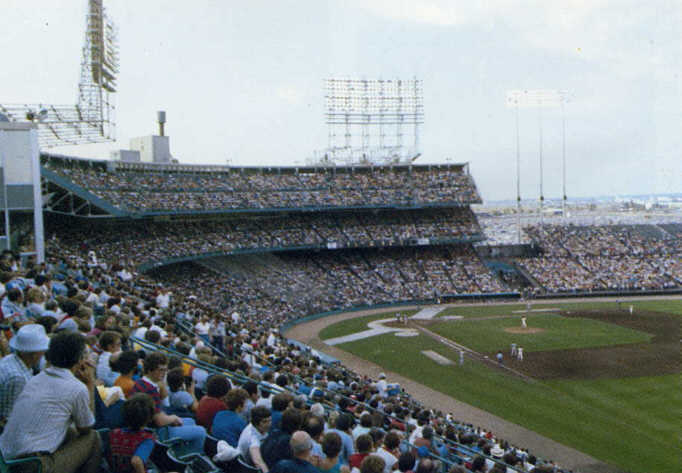 A hazy afternoon game (Source: Printed backwards in the Metrodome souvenir book, © 1982 MSP Publications, Inc.)