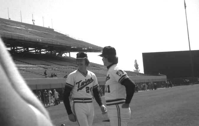 Photo Day: Pitcher Bill Campbell and outfielder Steve Brye of the 1974 Minnesota Twins (Source: LP, 1974)