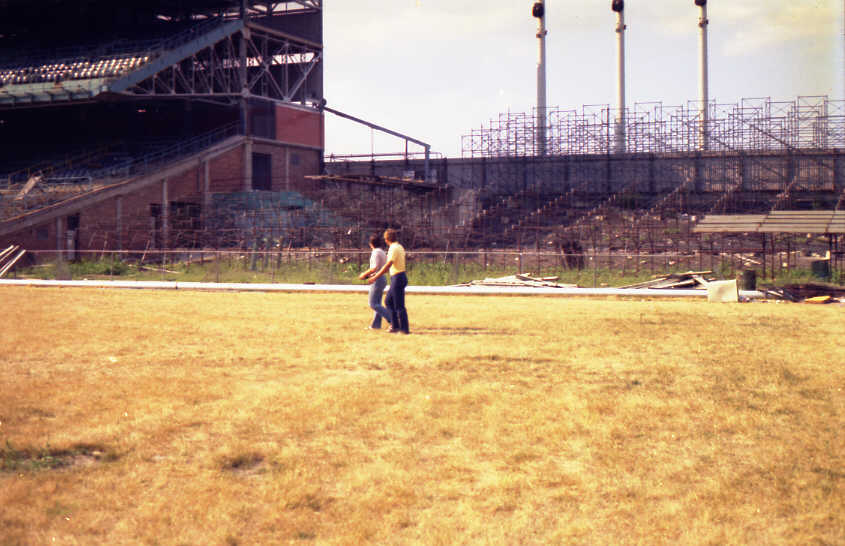 Abandoned: Two other explorers wander in left field (Source: Robin Hanson)